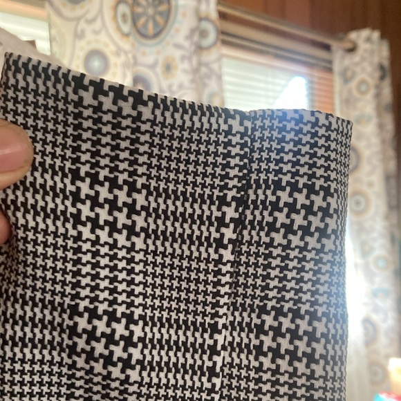 2 piece skirt and jacket combo in houndstooth pattern - Picture 5 of 11